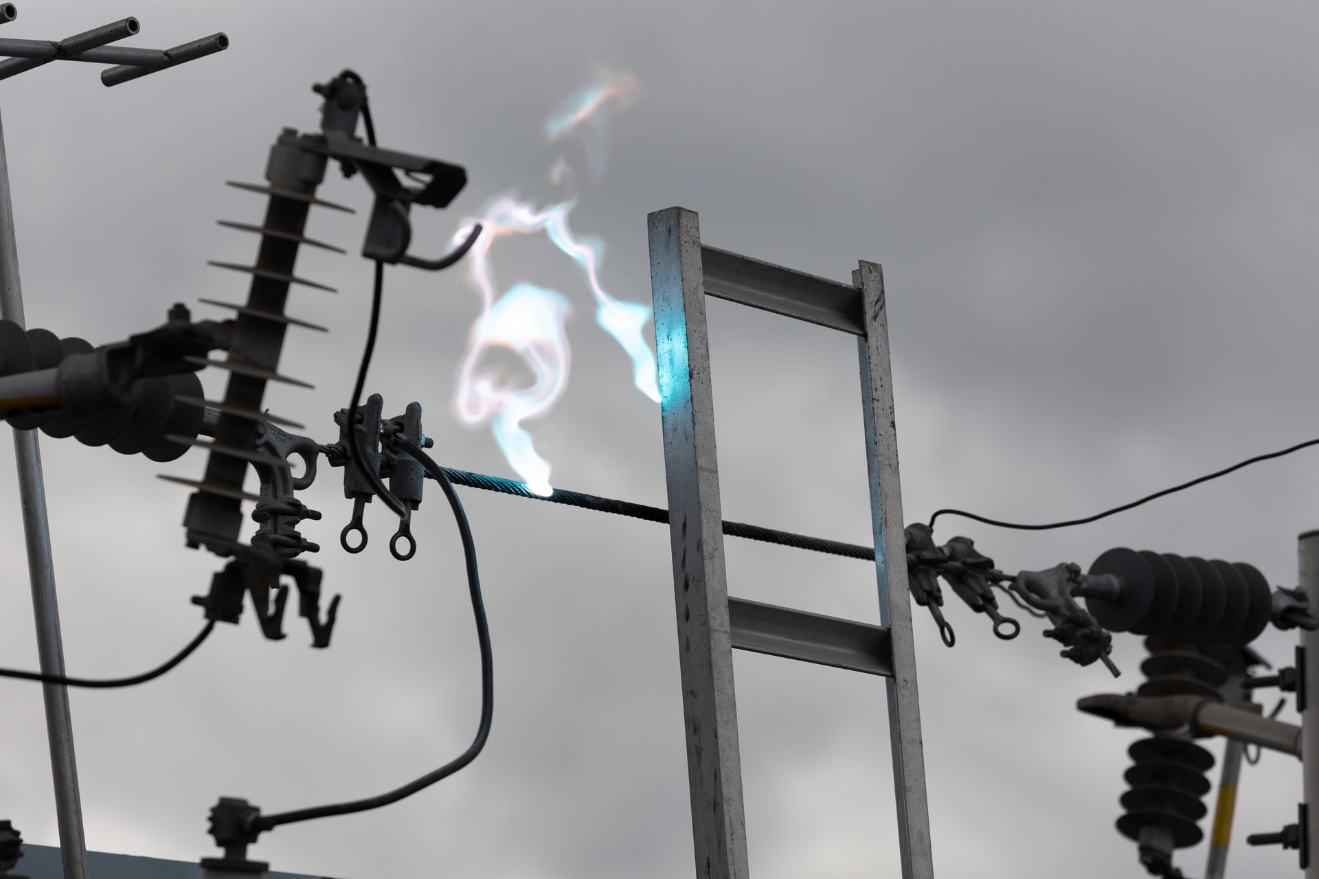 image electricity arcing to illustrate a backfed line