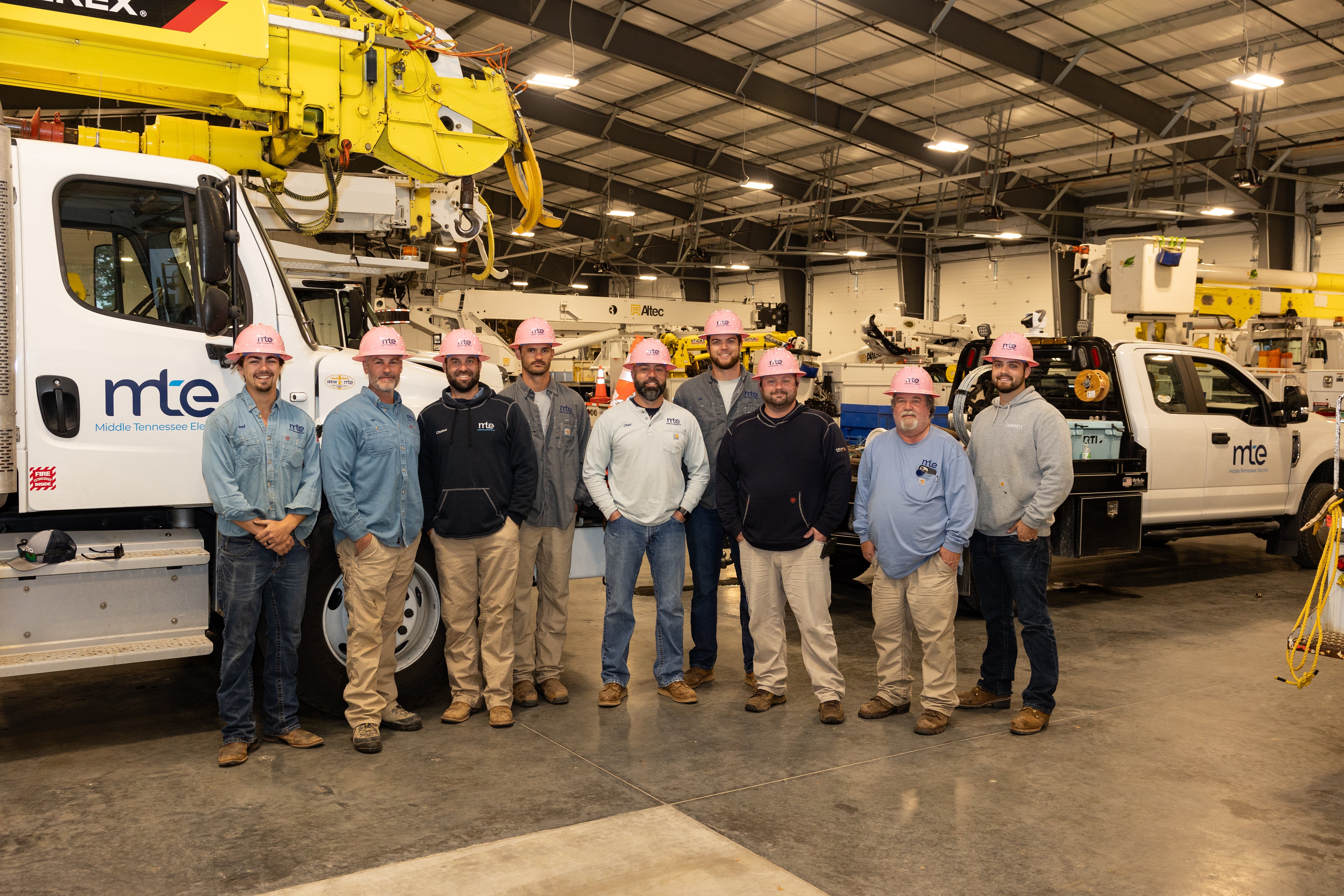 MTE employees wearing pink hard hats.