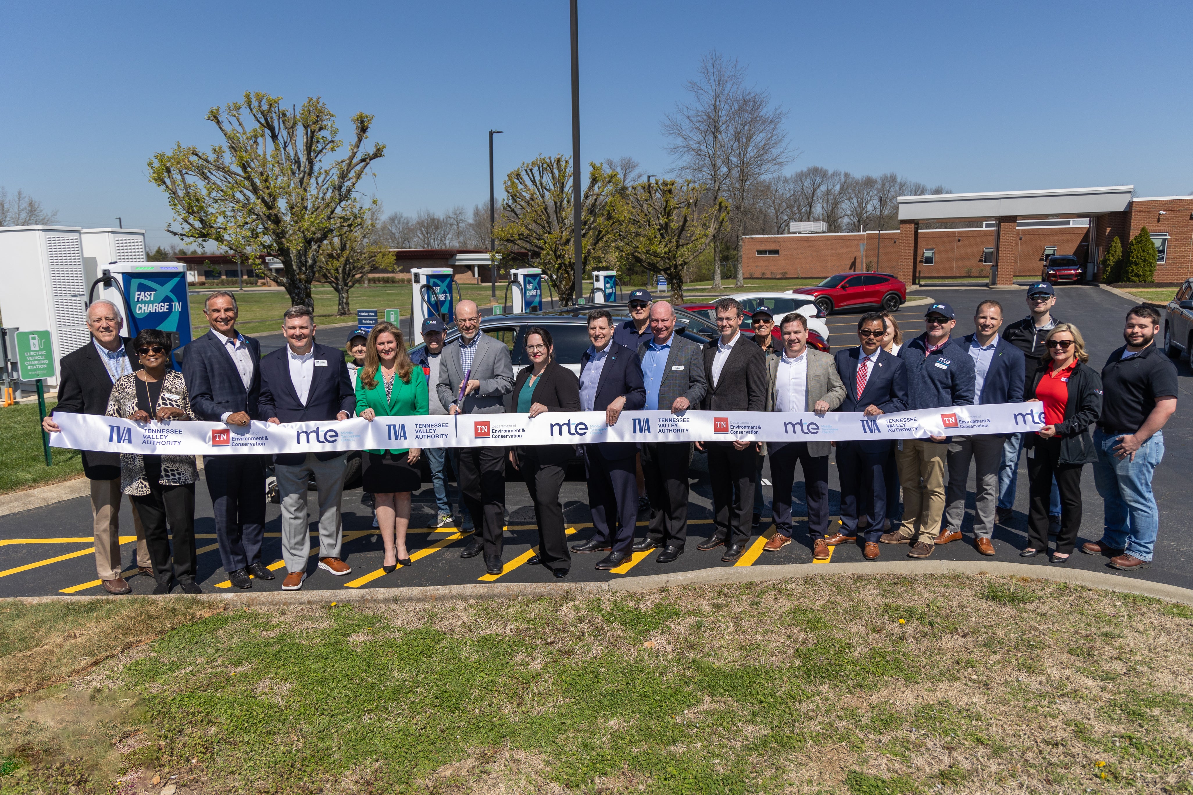 Representatives from MTE, TVA, TDEC, Seven States Power Corporation, Tritium and MTE's EV Car Club attend the ribbon cutting.